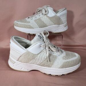 Zeba Women's Vanilla Dream Hands Free Slip-On Walking Shoes Size 8.5